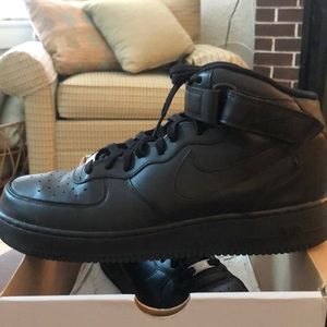 Black Nike AIR FORCE 1 MID ‘07 Shoes 12